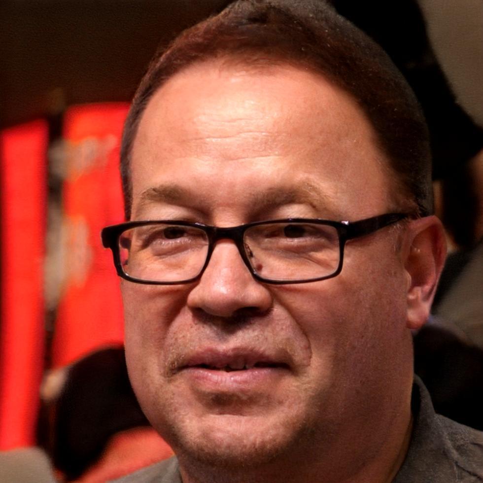 Portrait de Damien Rochefort, formateur expert en services bancaires